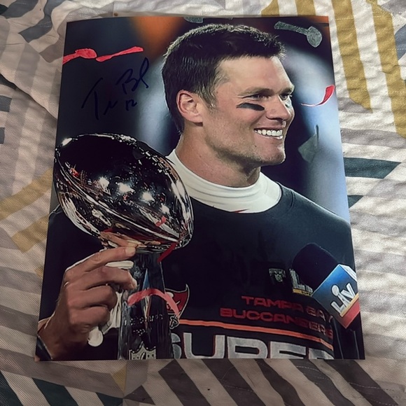 Tom Brady Signed New England Patriots Photo with COA - Picture 1 of 1